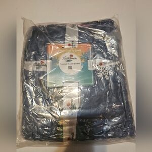 Catalonia Premium Hoodie Blanket NEW  SEALED
